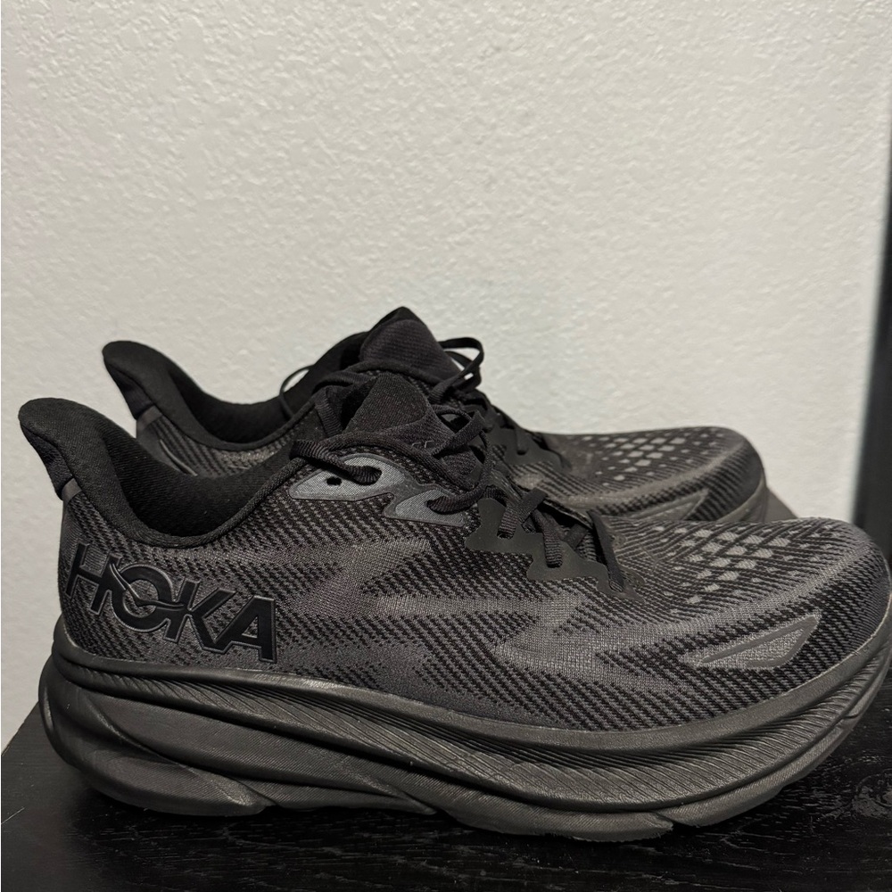Hokas Clifton 9 Running Shoes size M13